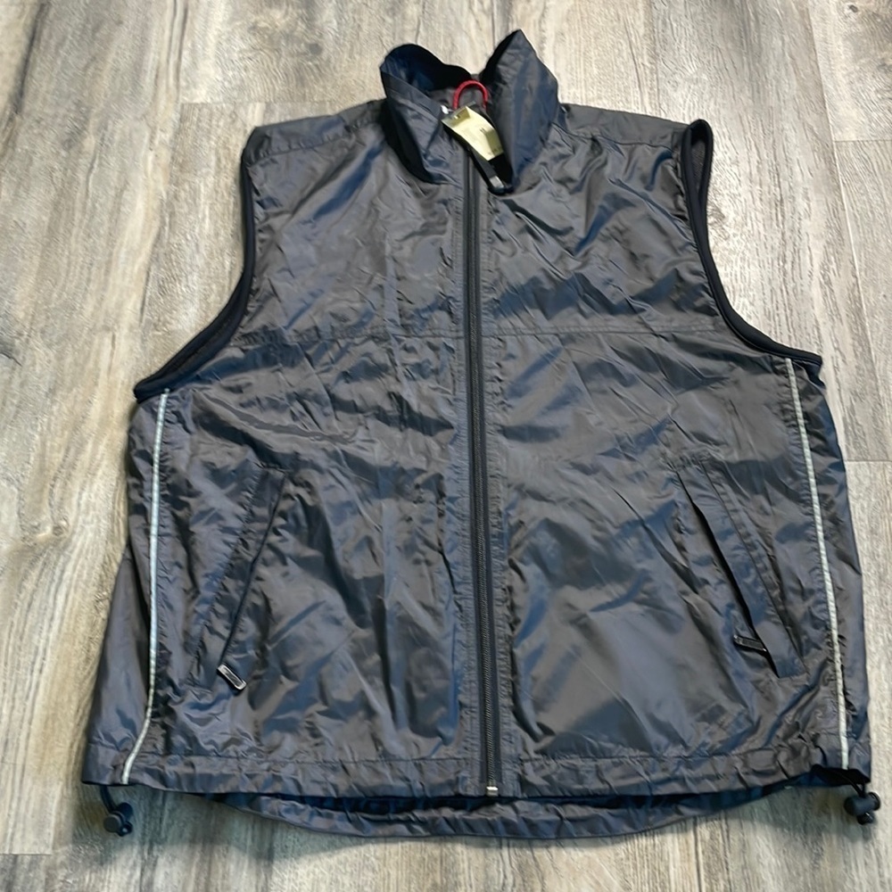 NWT Eddie Bauer Men’s Navy Blue Vest, size medium